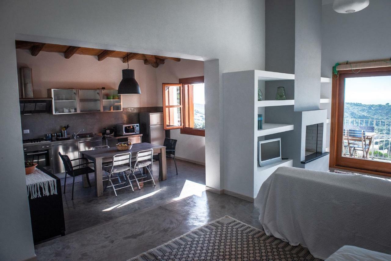 Del Mandorlo Villa *